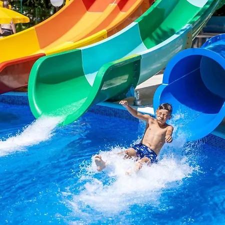 Prestige Deluxe Aquapark Club מלון